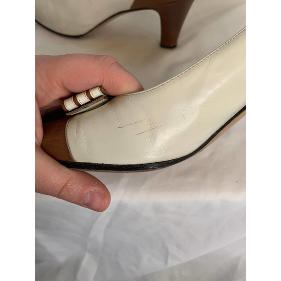 Salvatore Ferragamo | Vintage 80s Tan and Brown Spectator Pump Size 8B - Picture 13 of 13
